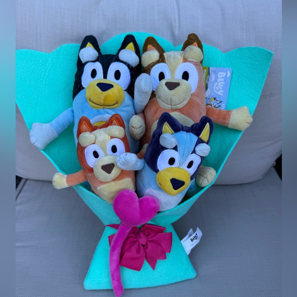 NWT Bluey Family Plush Bouquet By Ruz